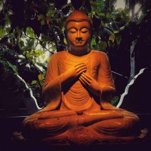 statue of buddha sitting